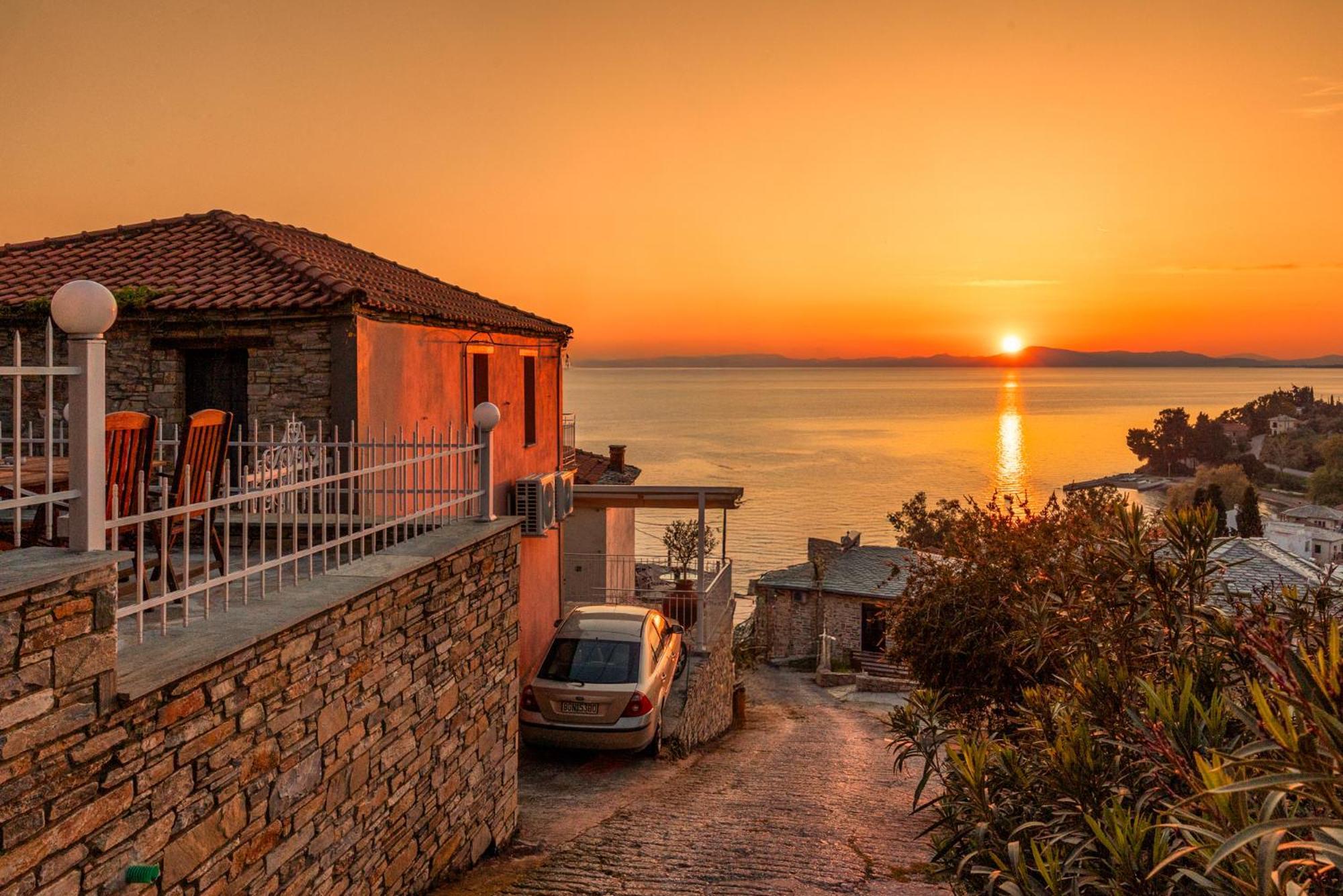 Stone cottage sunset view Áfissos Extérieur photo